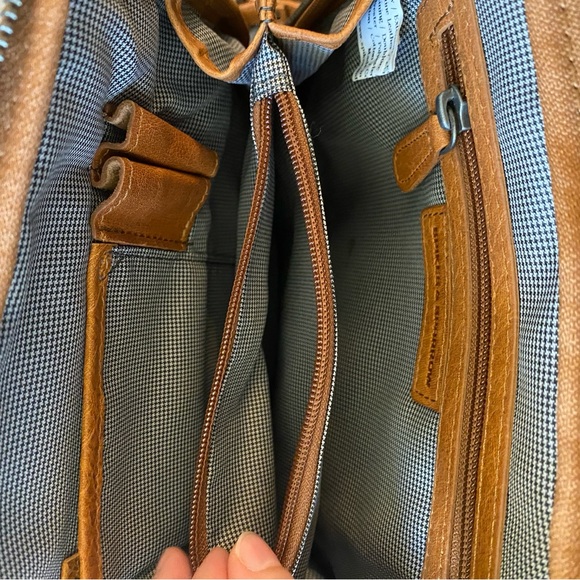 Spikes and Sparrow Tan Leather Backpack - Picture 5 of 7
